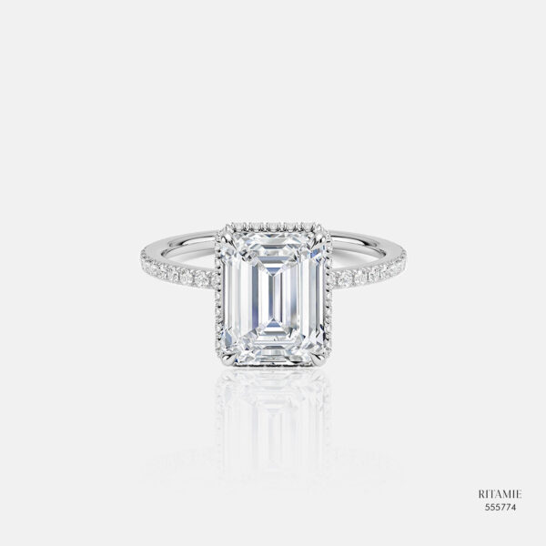Sparkling Emerald Lab-Grown Diamond Ring 555774