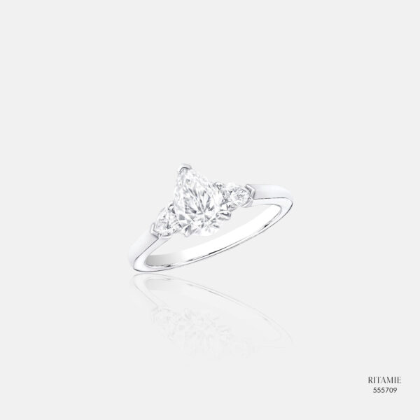 Heartlight Lab-Grown Diamond Ring 555709